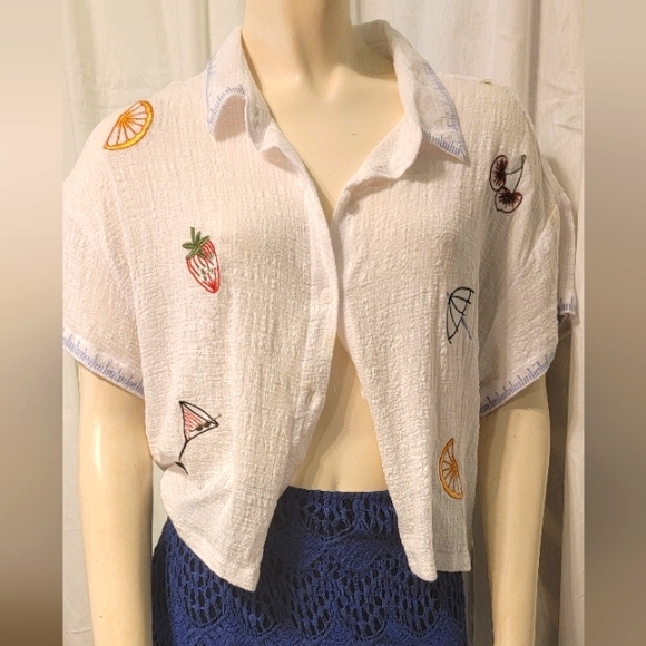 Life Is Good Tops - Embroidered Cotton Seersucker‎ Cocktail Detailing button down shirt XL NEW